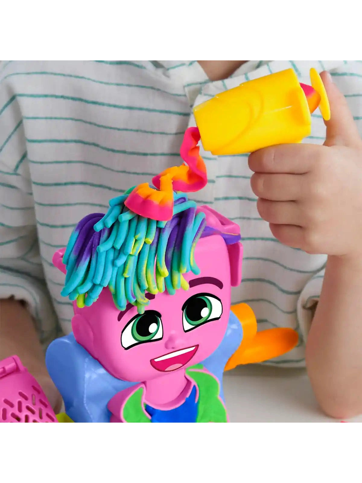 Play-Doh Hair Stylin' Salon Playset with 6 Cans, Pretend Play Toys