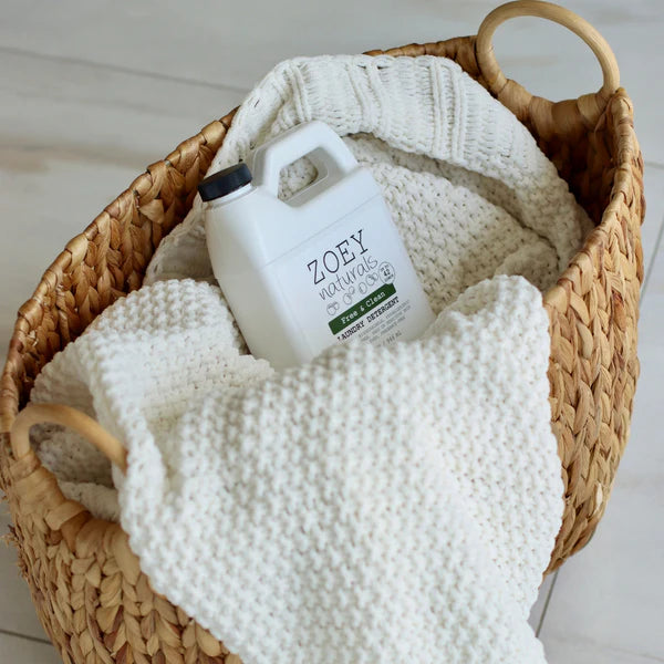 Zoey Naturals Free & Clean Laundry Detergent - 32 oz / 946 ml / up to 42 loads