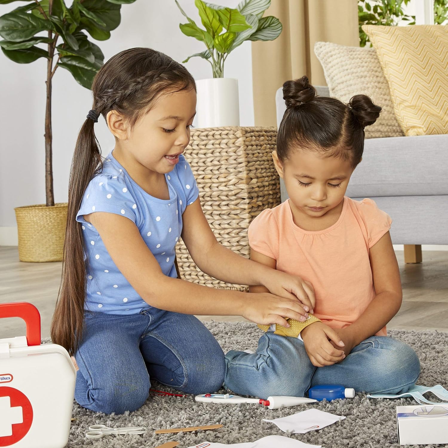 Little Tikes First Aid Kit (includes 25 acessories)