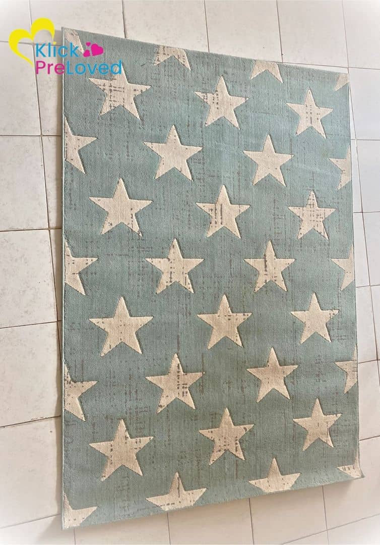 PreLoved Green with White-Star Pattern Quality Rug (Gently Used)