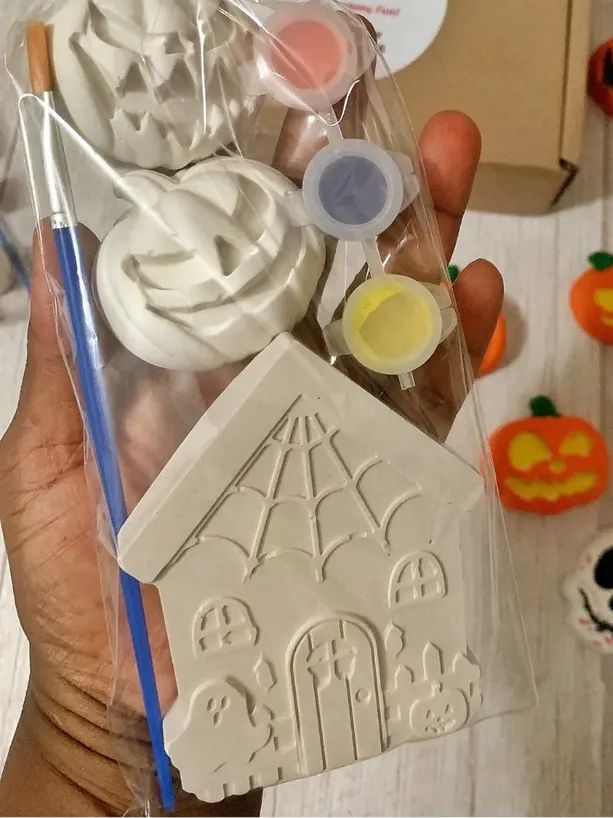 Halloween Painting Fun Kit  - Haunted House & Pumpkins