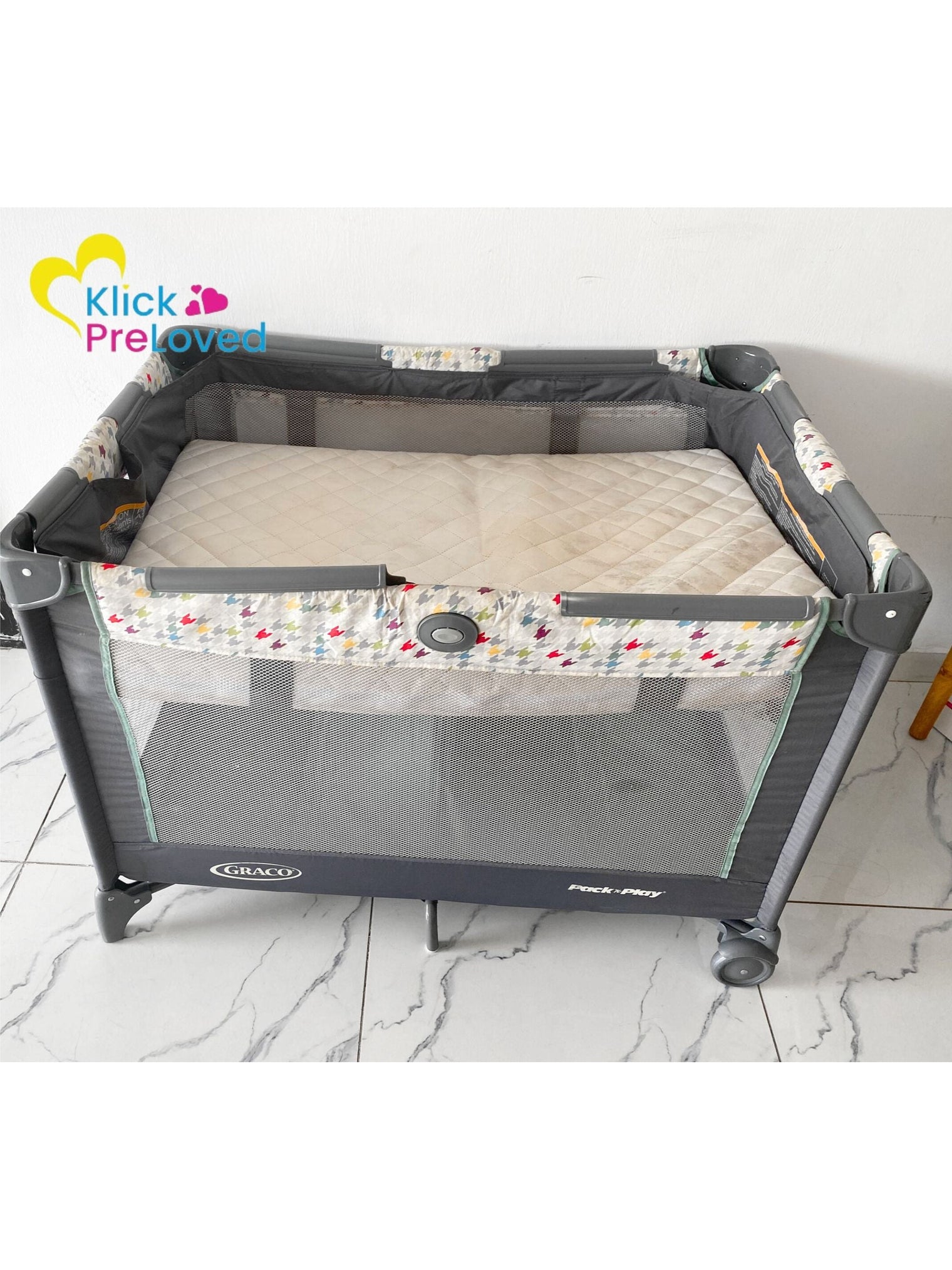 PreLoved Graco Pack 'n Play® Portable Playard with Mattress (Loved)