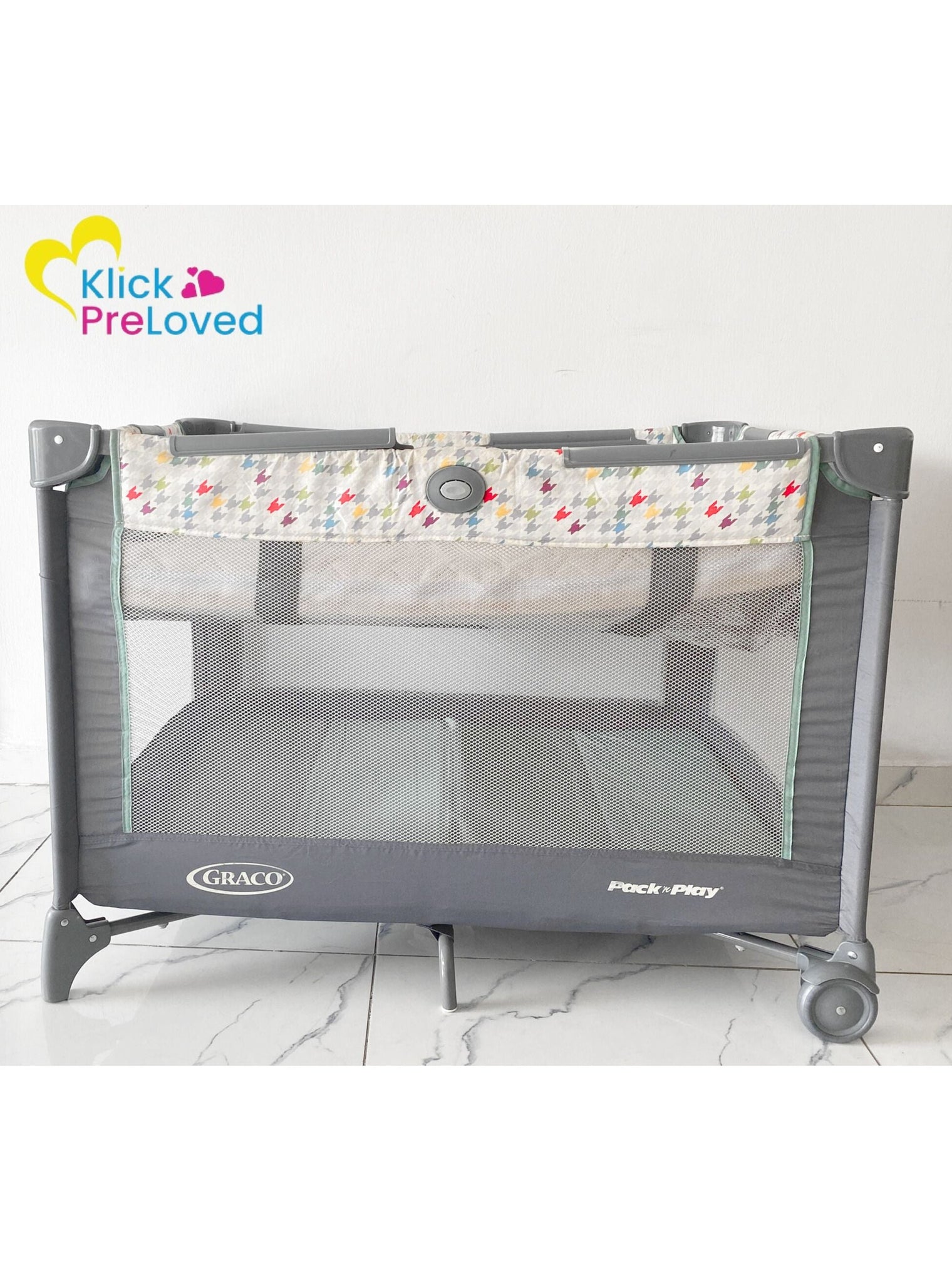 PreLoved Graco Pack 'n Play® Portable Playard with Mattress (Loved)