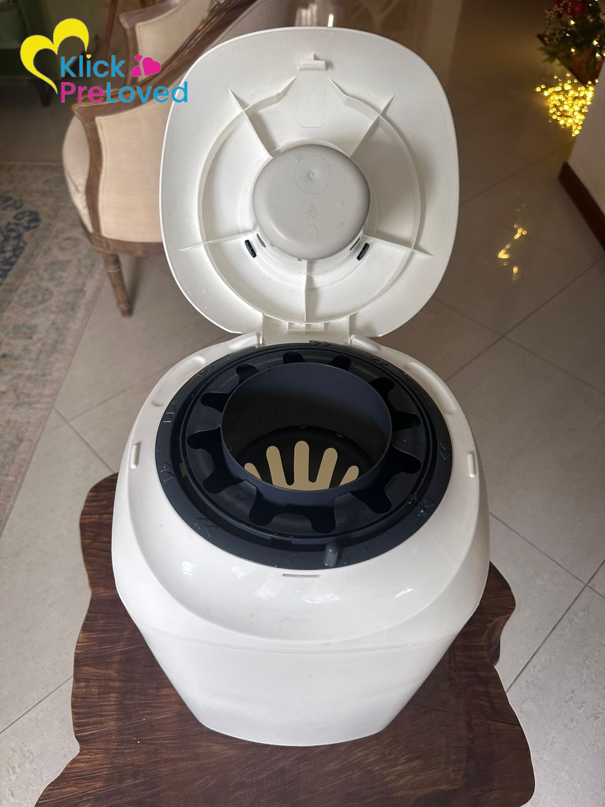 Preloved Tommee Tippee Sangenic Diaper Disposal Bin with Cassettes  (Gently Used)