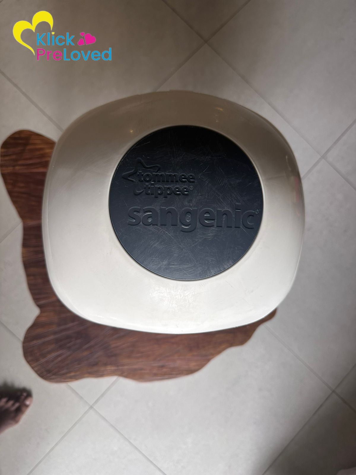 Preloved Tommee Tippee Sangenic Diaper Disposal Bin with Cassettes  (Gently Used)