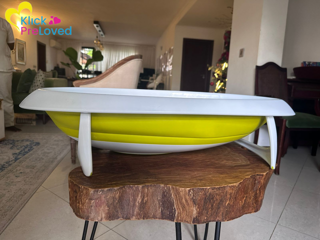 Preloved Boon Naked Collapsible Baby Bathtub (Gently Used)