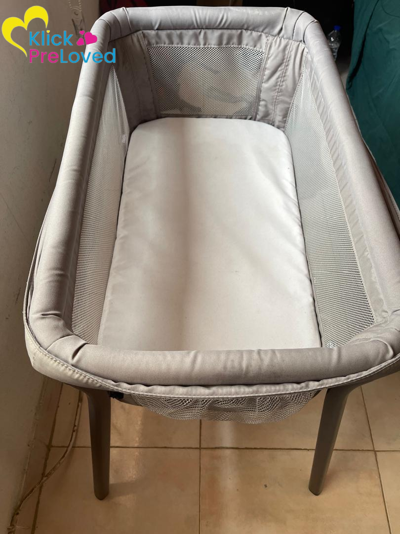 Preloved Chicco LullaGo Travel Bassinet (Gently Used)